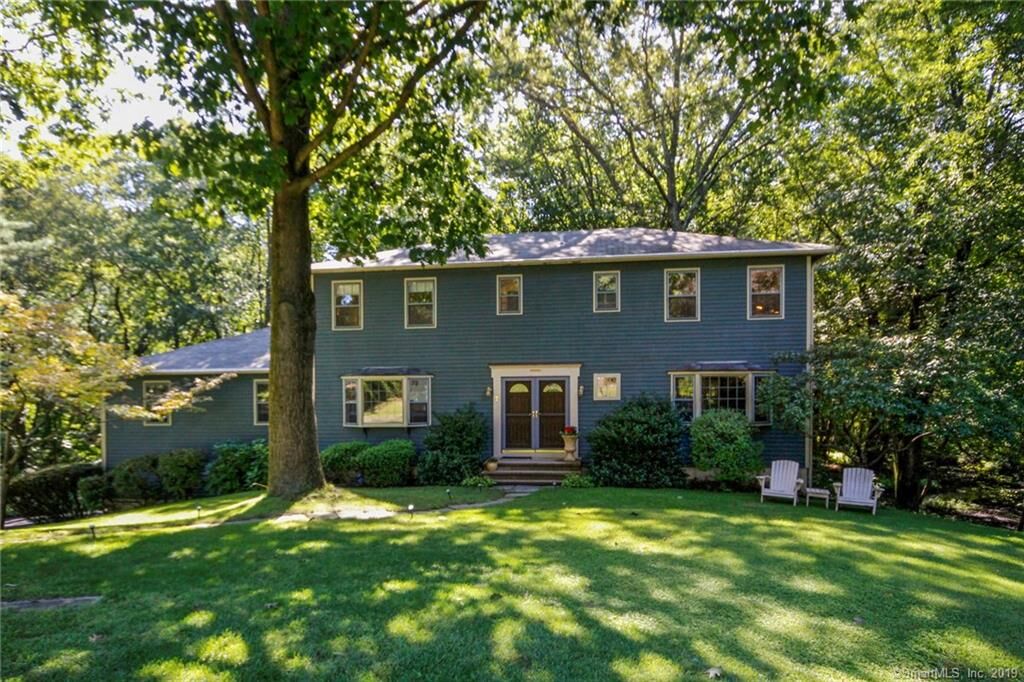 Property Photo: 7 Allen Court CT 06851