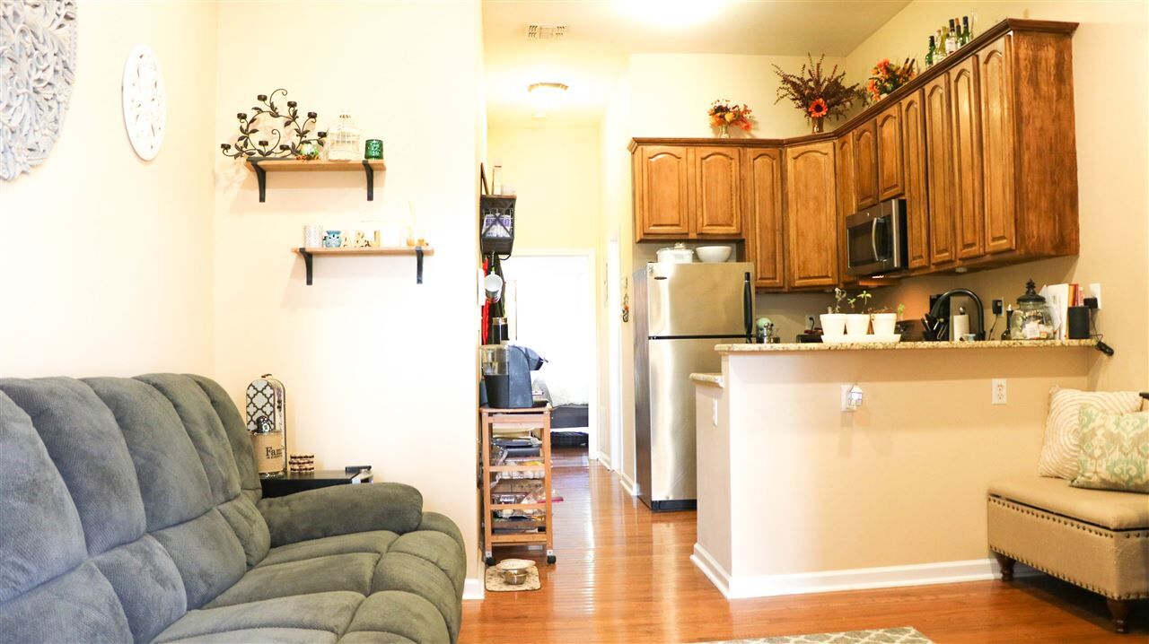 Property Photo:  136 New York Ave 3R (6)  NJ 07307 