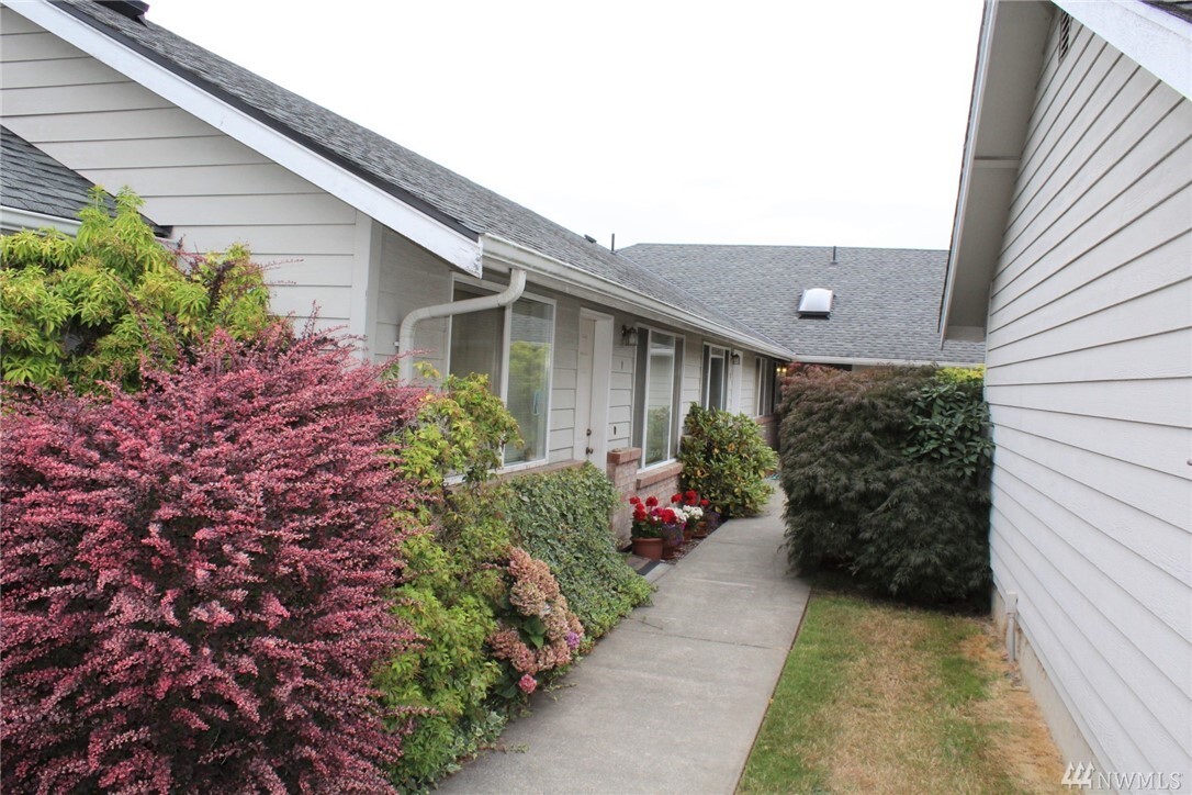 Property Photo: 110 S 20th St WA 98274