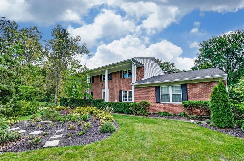Property Photo: 6270 Seton Hill Street OH 45459