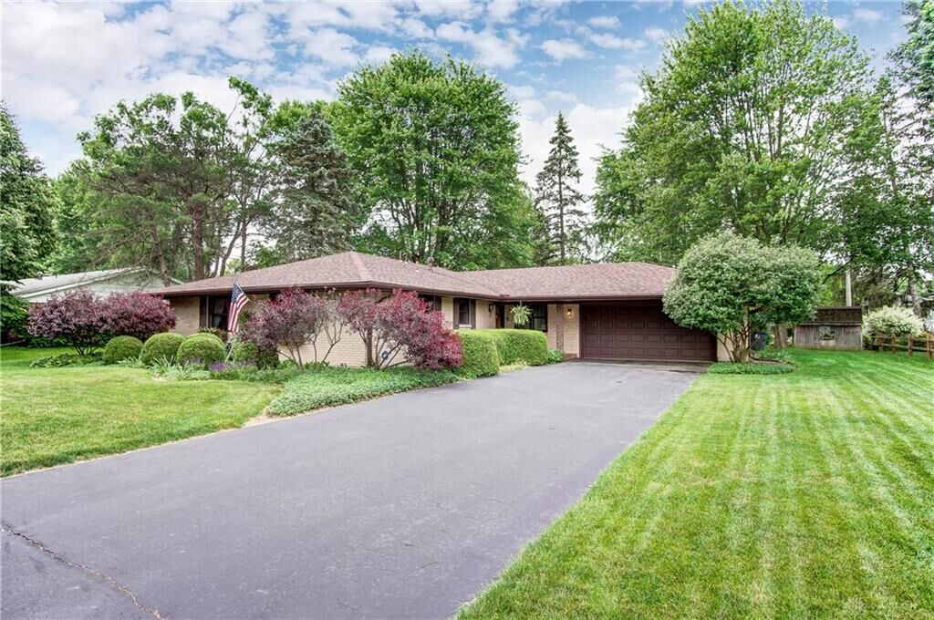 Property Photo: 1040 E Rahn Road OH 45429
