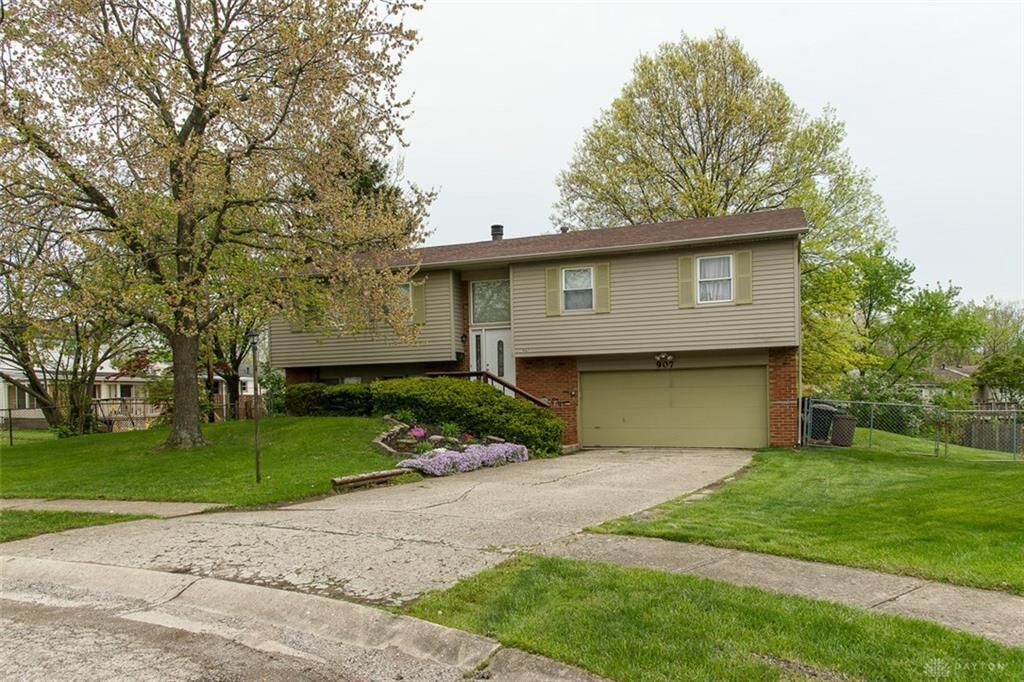 Property Photo: 907 Baker Court OH 45044