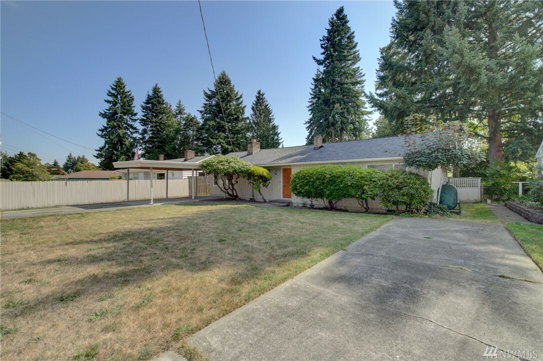 Property Photo:  2115 N 192nd St  WA 98133 