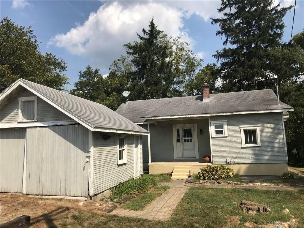 Property Photo: 204 Valleyview Drive OH 45322