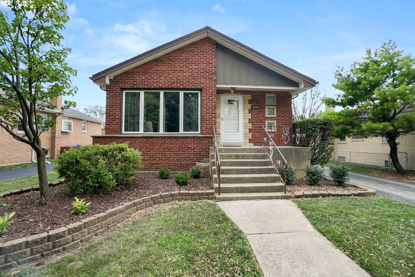 Property Photo:  4949 Harnew Road South  IL 60453 