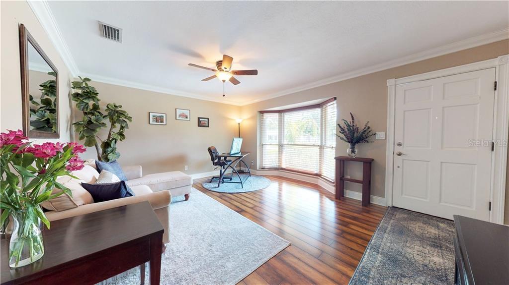 Property Photo:  1707 Delaware Avenue NE  FL 33703 