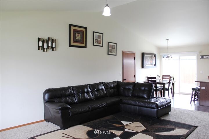 Property Photo:  177 Island Loop  WA 98850 