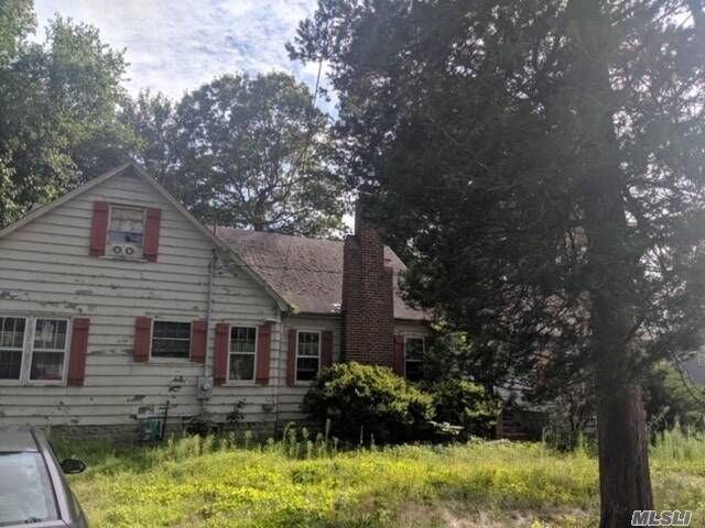 Property Photo:  26 E 20th Street  NY 11746 