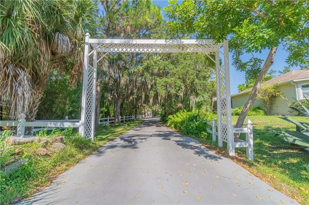 Property Photo: 5690 Hale Road FL 34293