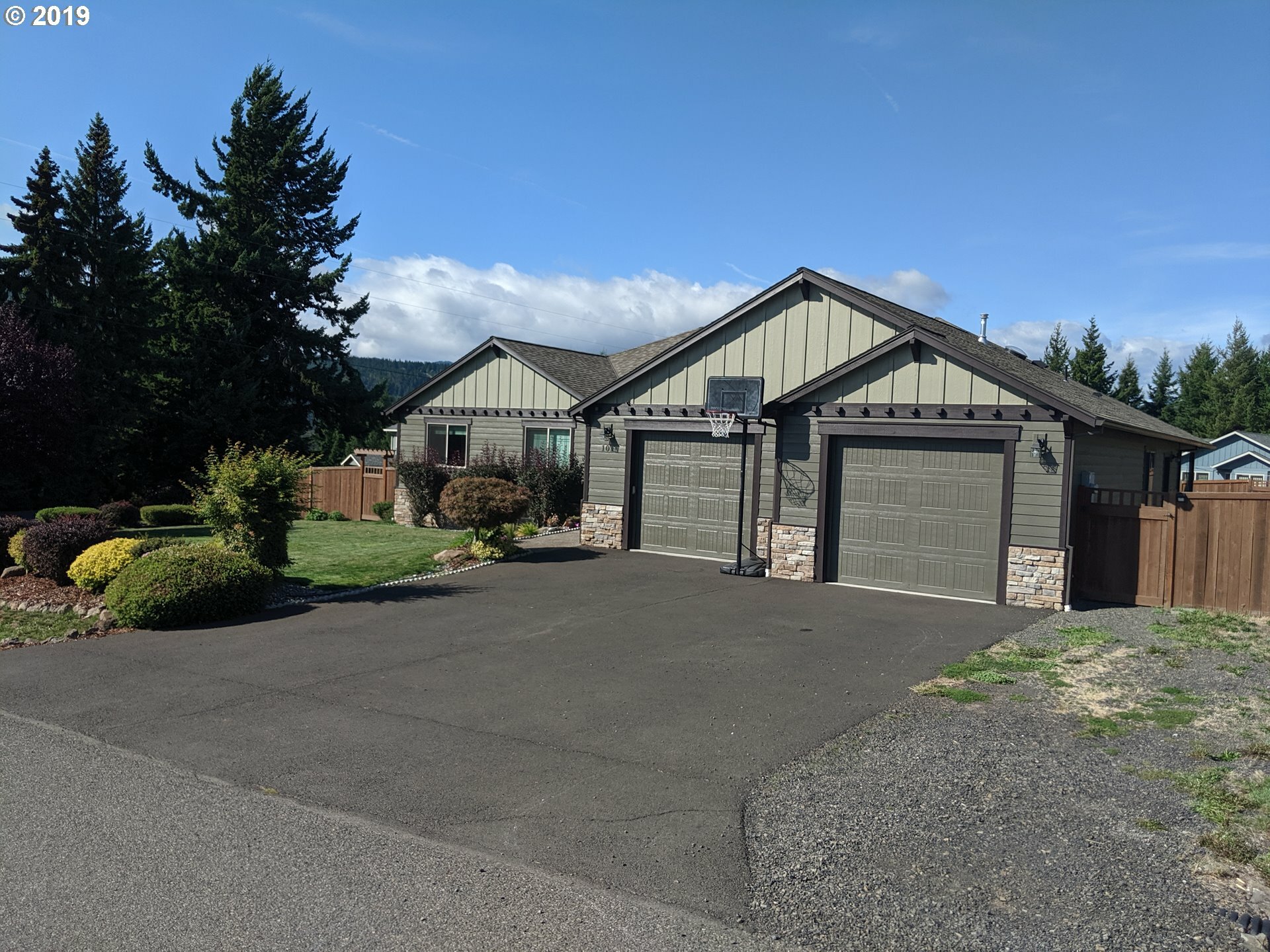 Property Photo:  101 Amour Ct  WA 98672 