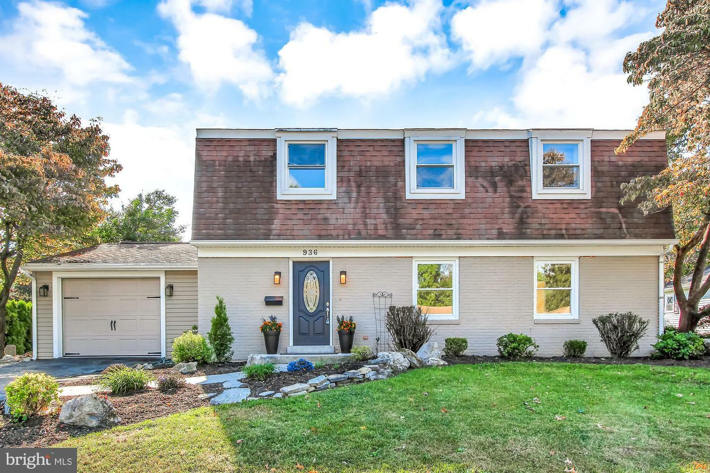 Property Photo: 936 E Walnut Street PA 17078