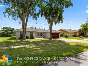 Property Photo: 816 E Plantation Cir FL 33324