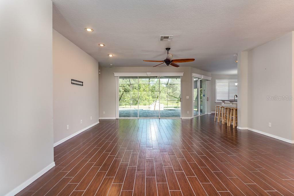 Property Photo:  9620 Greenbank Drive  FL 33569 