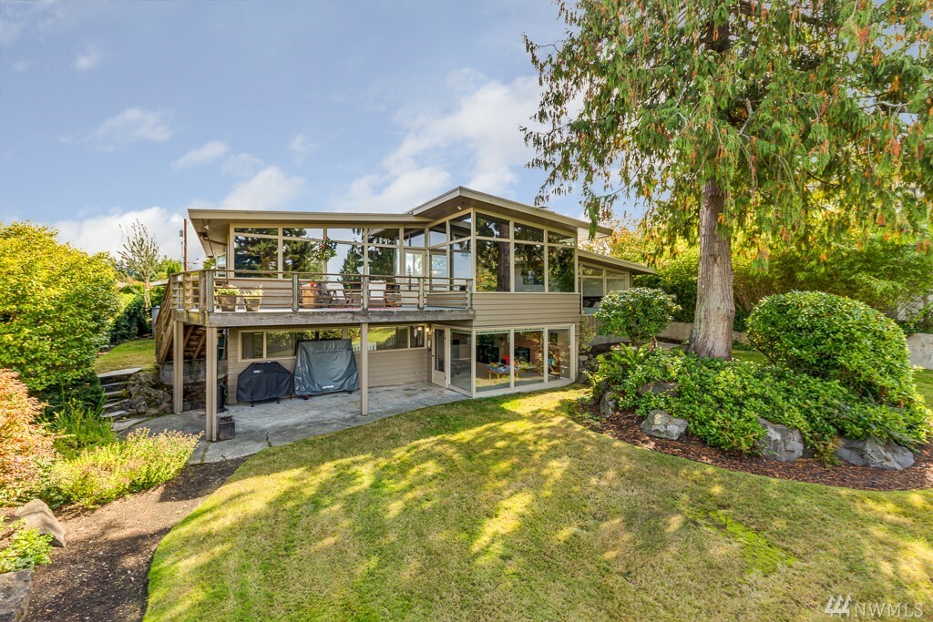 Property Photo: 304 Heather Rd WA 98203