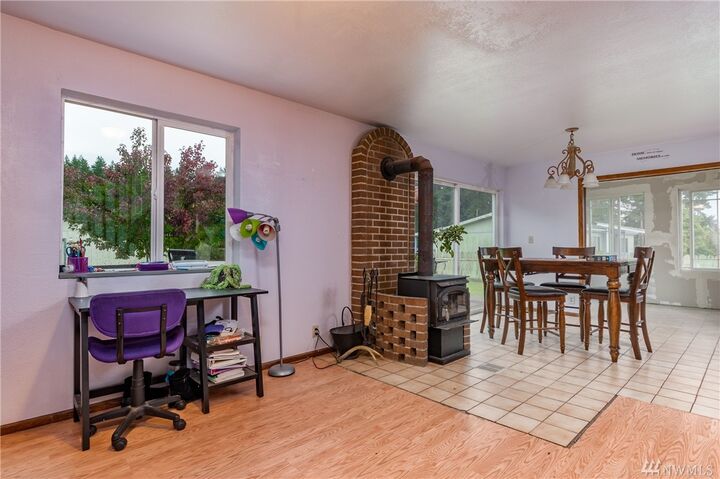 Property Photo:  990  Donald Avenue  WA 98277 