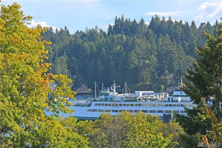 Property Photo: 105 Harbor Square Loop NE WA 98110