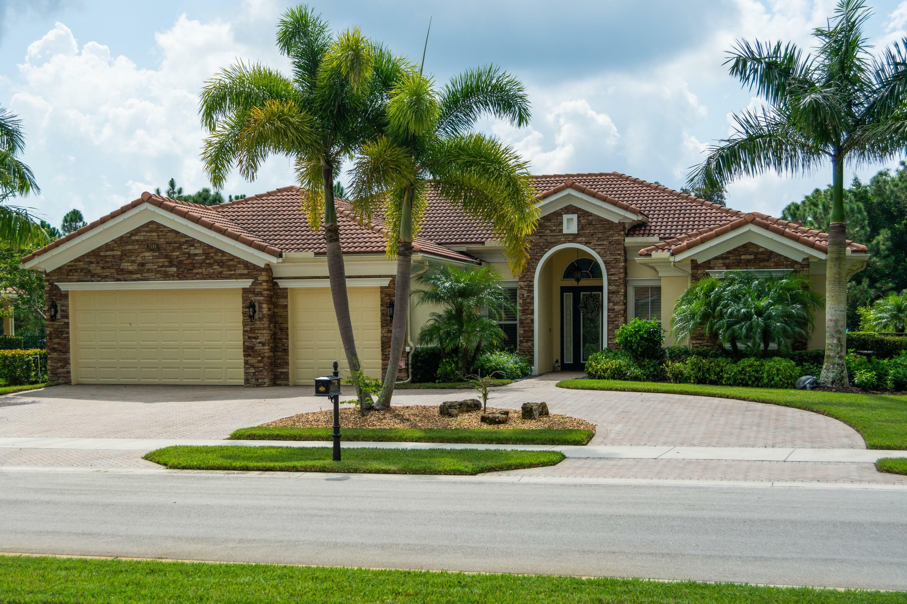 Property Photo:  7599 SE Belle  Maison Drive  FL 34997 