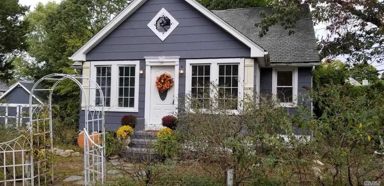 Property Photo:  1001 Washington Drive  NY 11721 