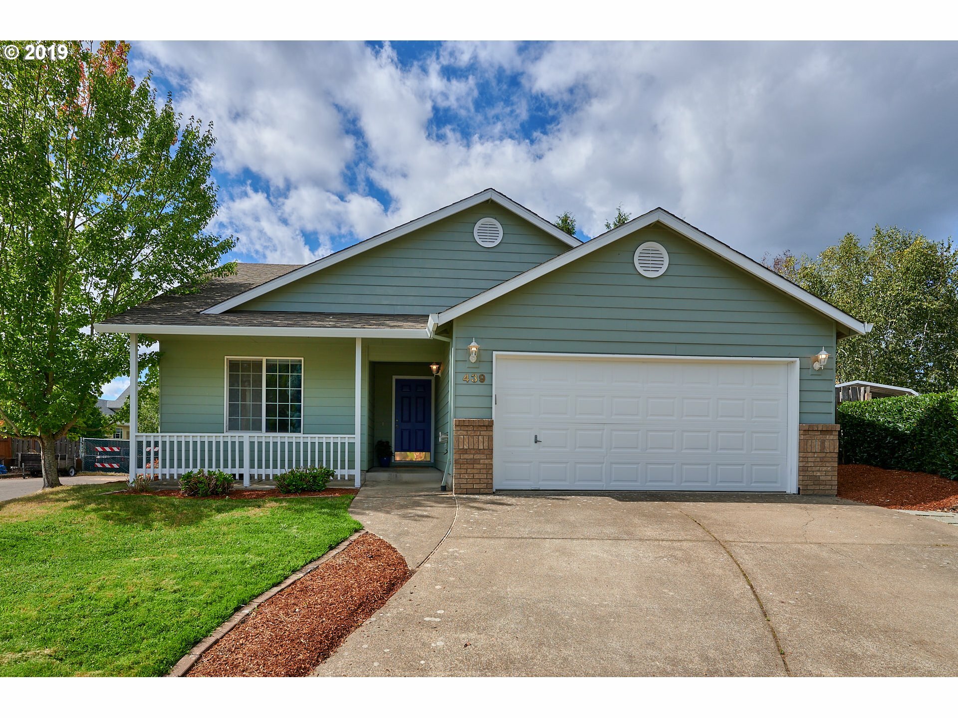 Property Photo: 439 NW Country Ct OR 97128