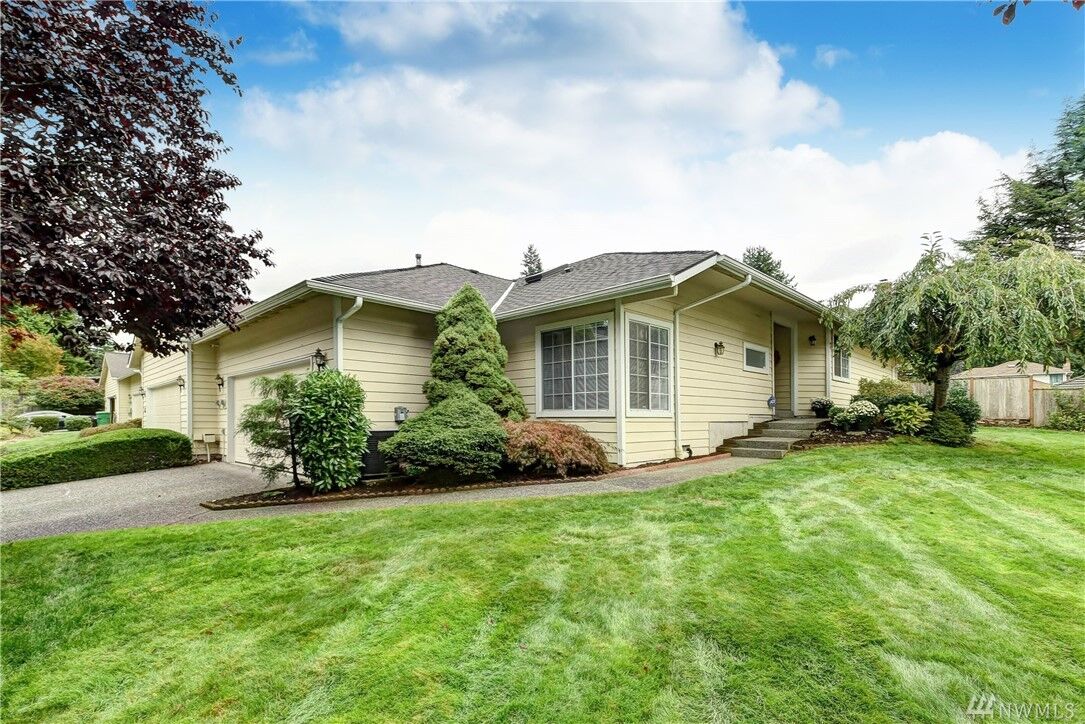 Property Photo:  13911 SE 13th Drive SE J  WA 98012 