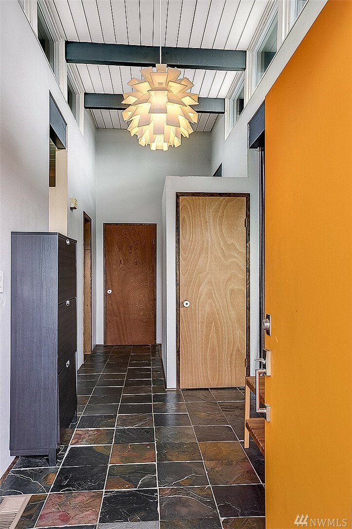 Property Photo: 910 High Ave S WA 98055