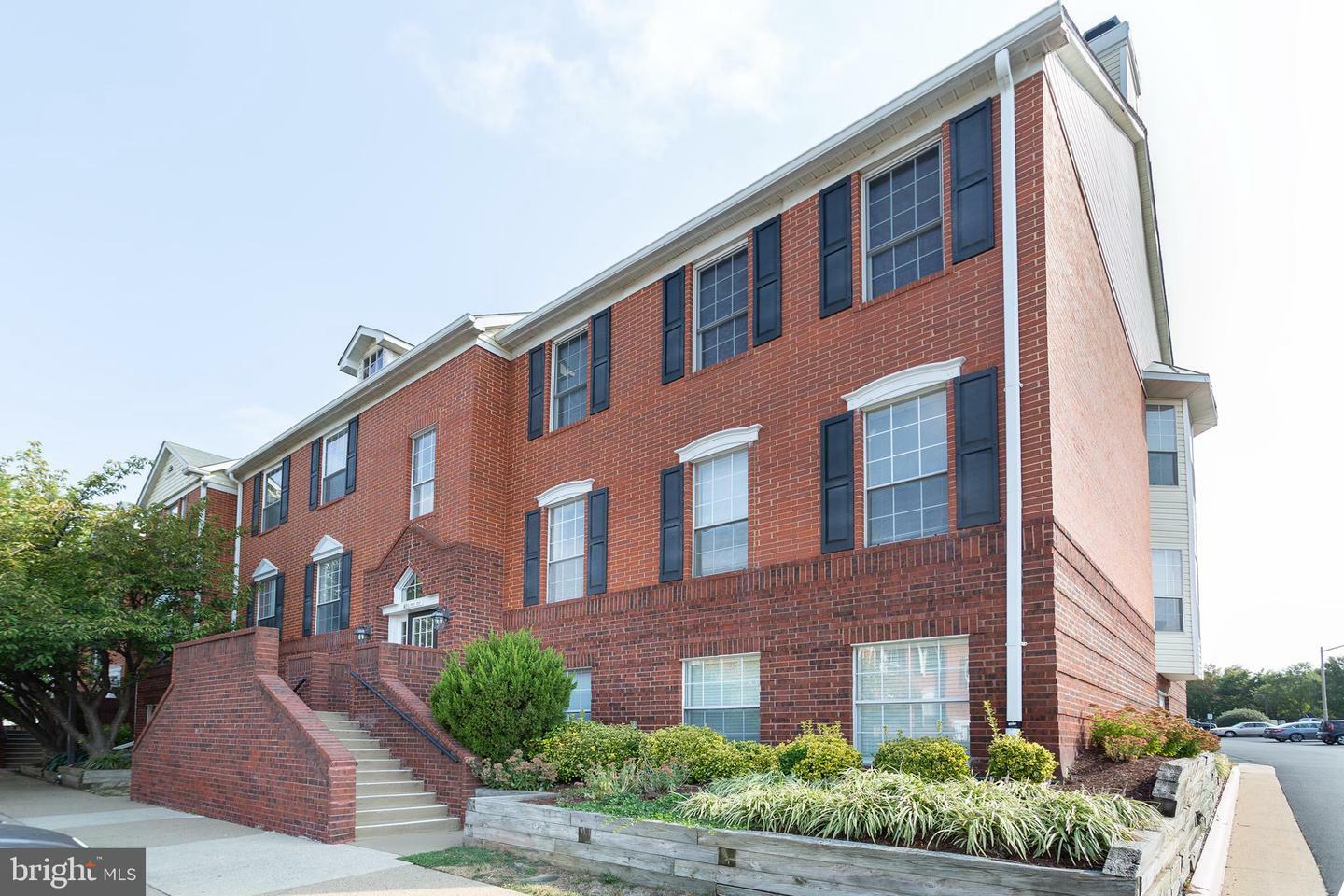 Property Photo: 674 Gateway Drive SE 712 VA 20175