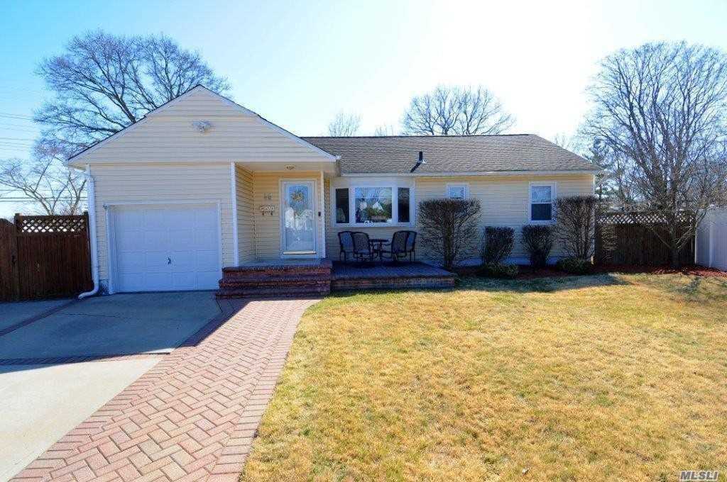 45 Crestline Avenue  Bethpage NY 11714 photo