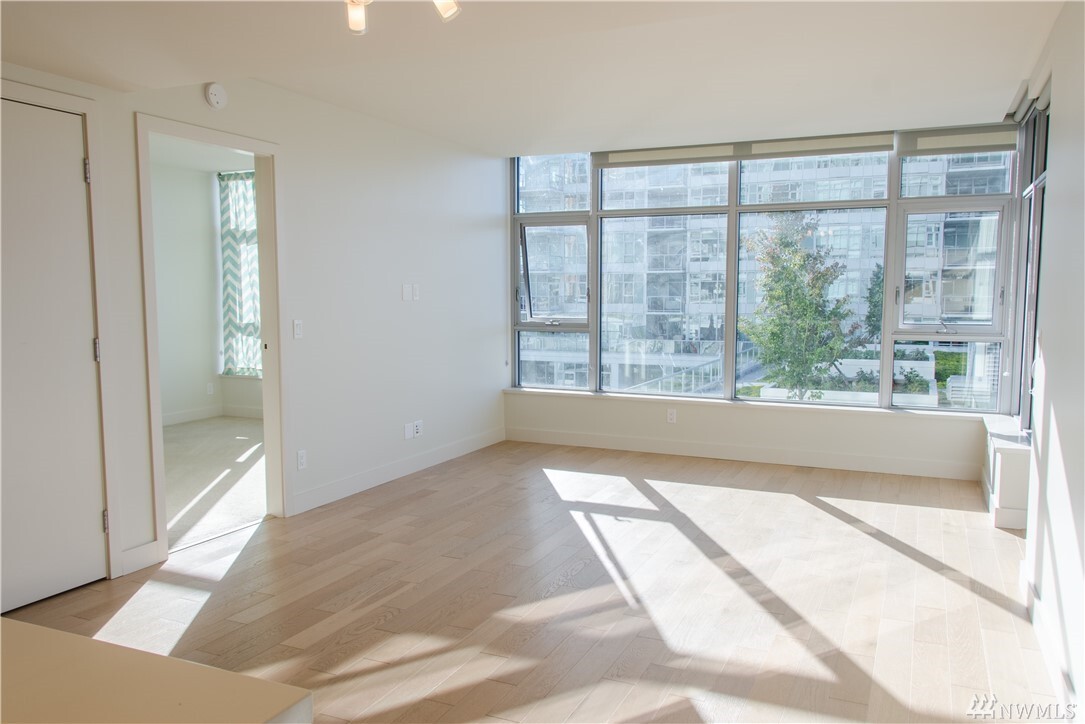 Property Photo: 588 Bell St 1001S WA 98121