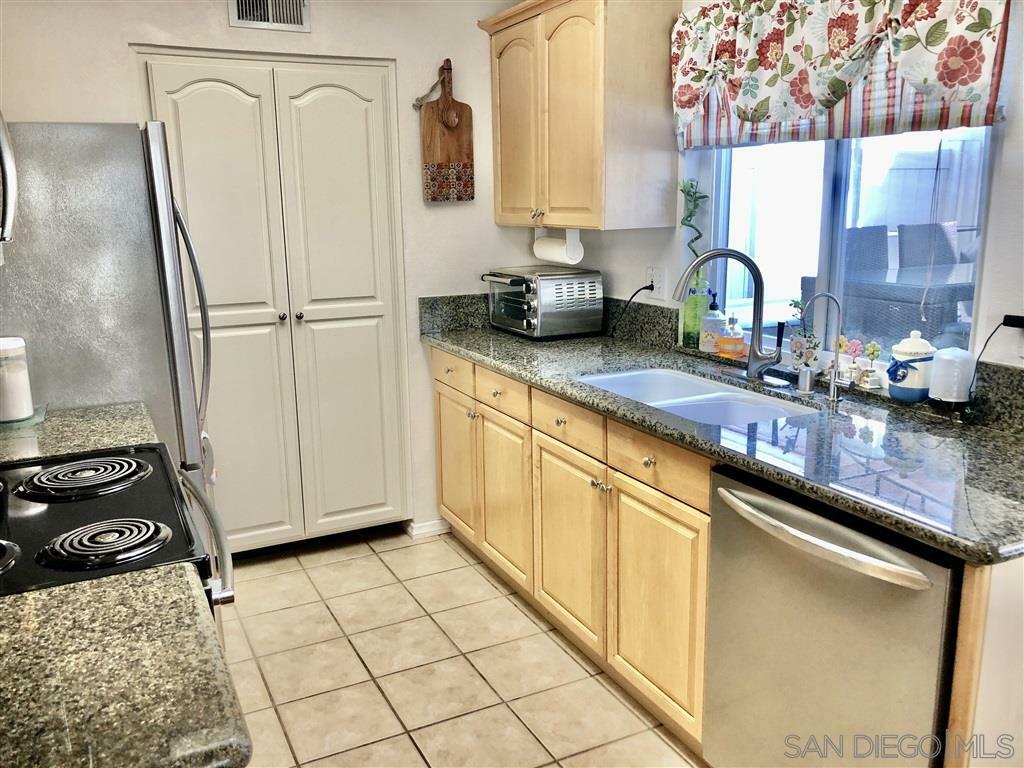 Property Photo:  527 N Mollison Ave  CA 92021 