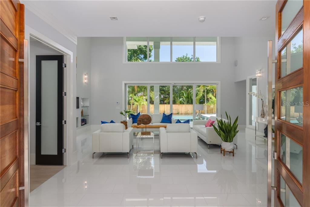 Property Photo: 1621 N Lake Shore Drive FL 34231