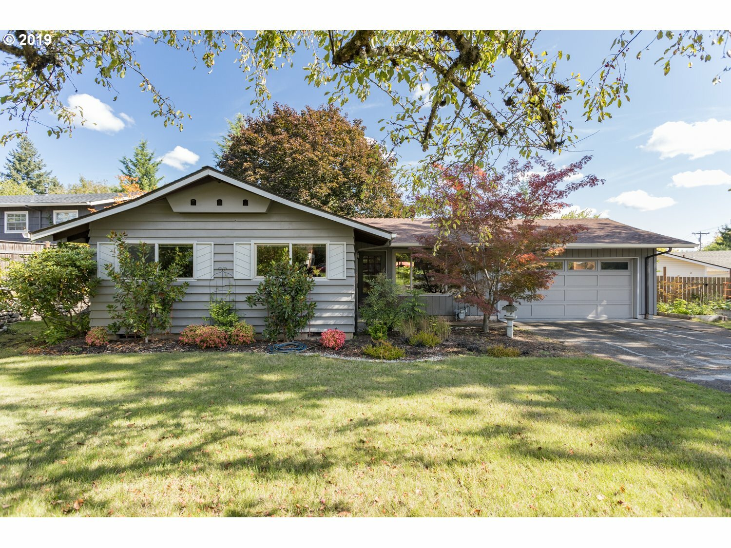 Property Photo:  690 SW 130th Ave  OR 97005 