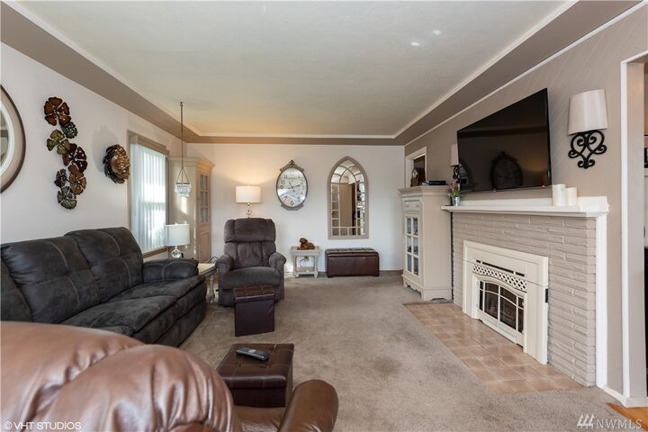Property Photo: 10737 Whitman Avenue N WA 98133