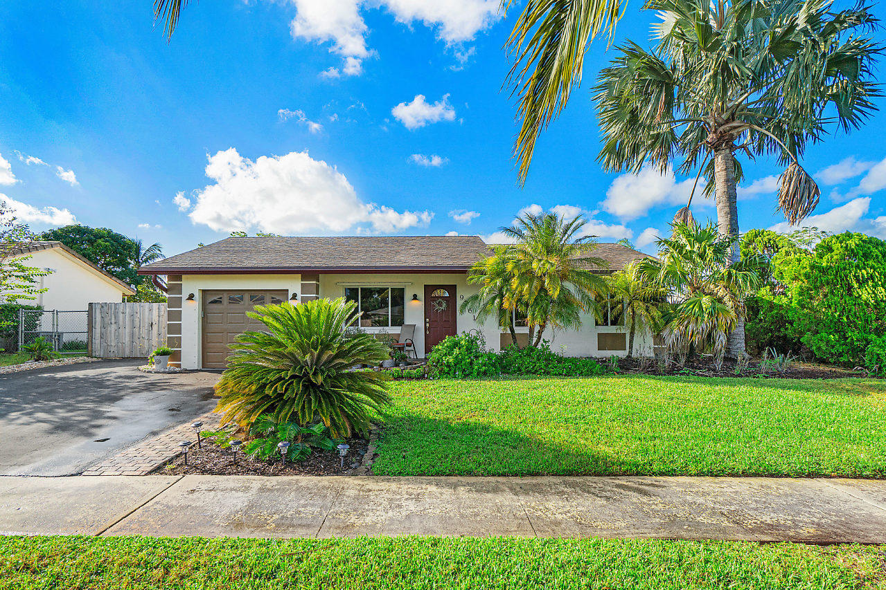 Property Photo: 9761 Alaska Circle FL 33434