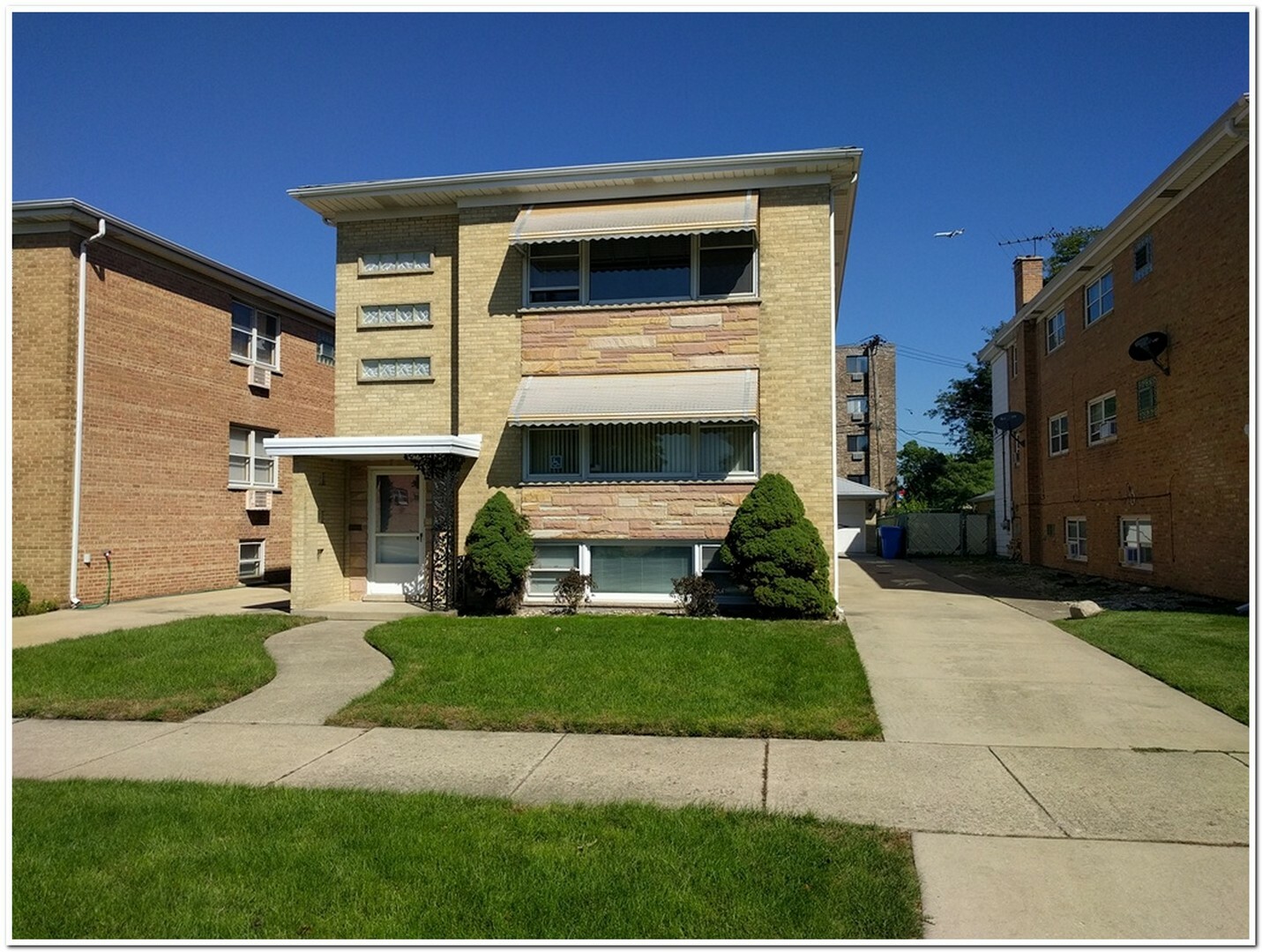 Property Photo: 8406 West Berwyn Avenue 2 IL 60656