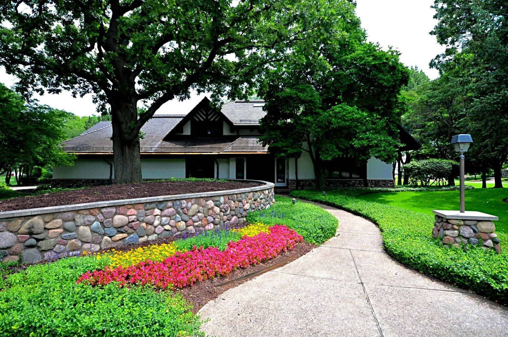Property Photo:  722 Midwest Club Parkway  IL 60523 