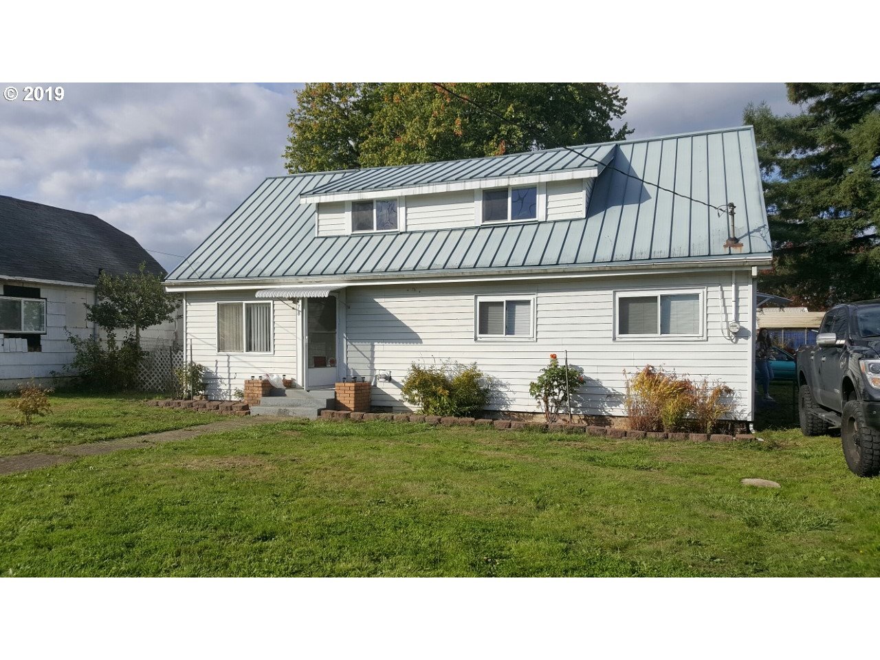 Property Photo: 478 SE Ivy St OR 97396