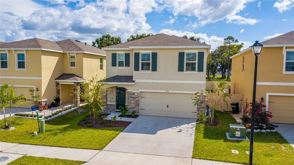 Property Photo:  5929 Briar Rose Way  FL 34232 