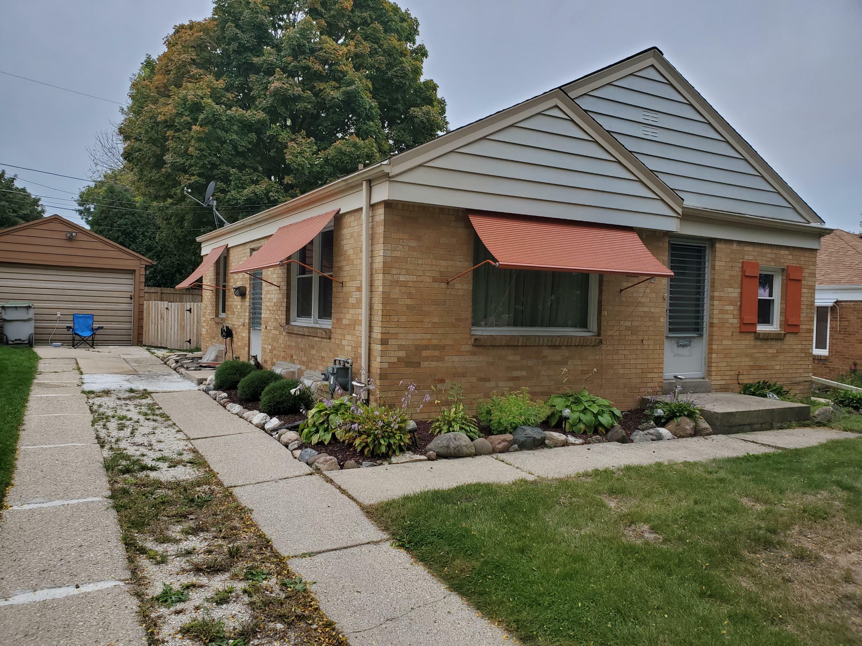 Property Photo:  2745 S 52nd St  WI 53219 