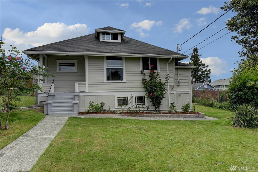 Property Photo: 921 Highland WA 98337