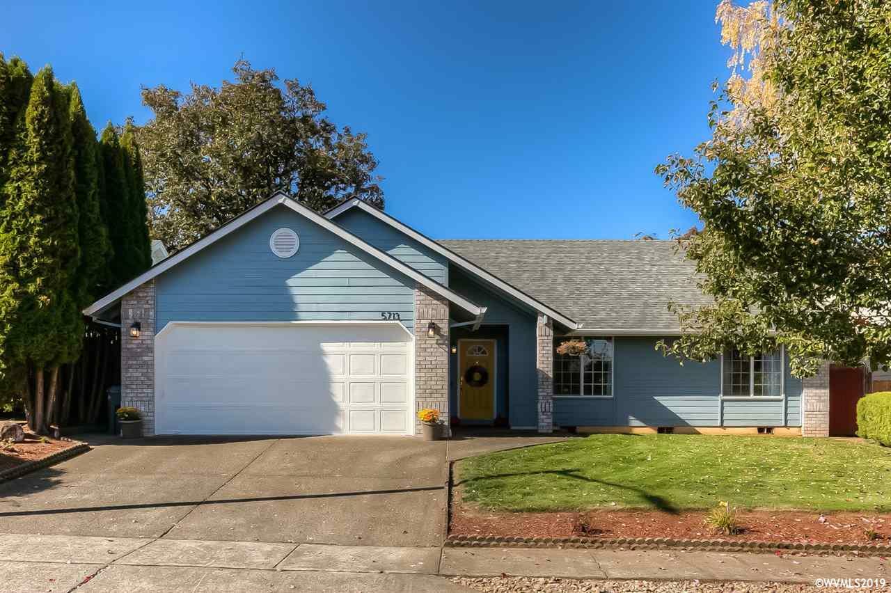Property Photo: 5713 Flairstone Dr SE OR 97306