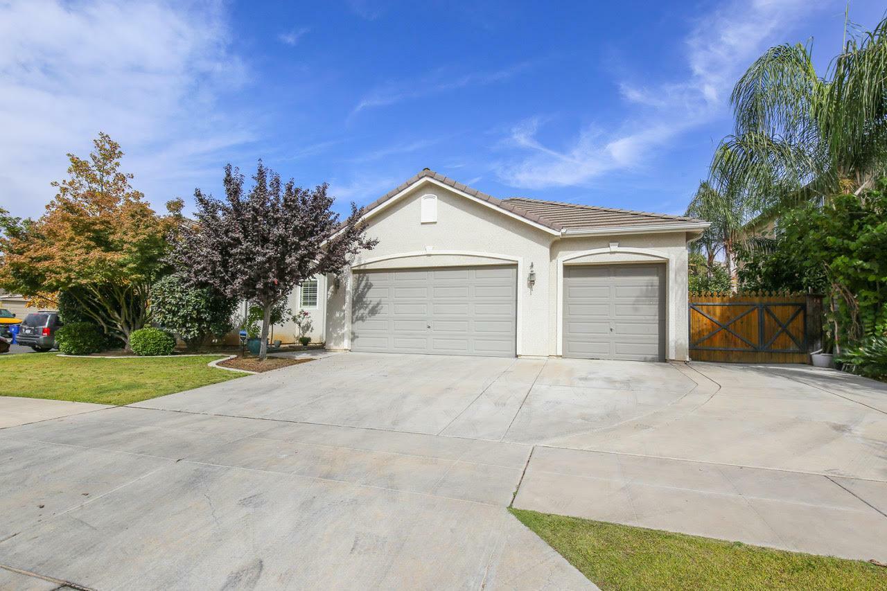 Property Photo:  3029 Rialto Avenue  CA 93619 