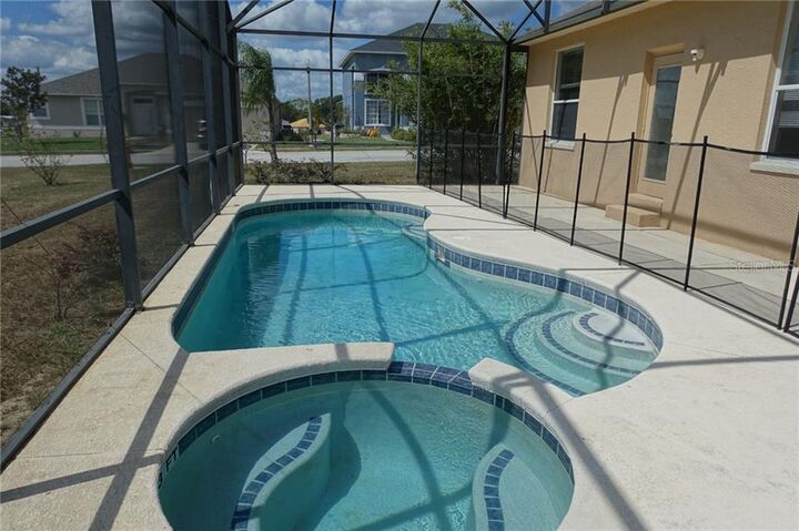 Property Photo:  946 Wildflower Road  FL 33837 