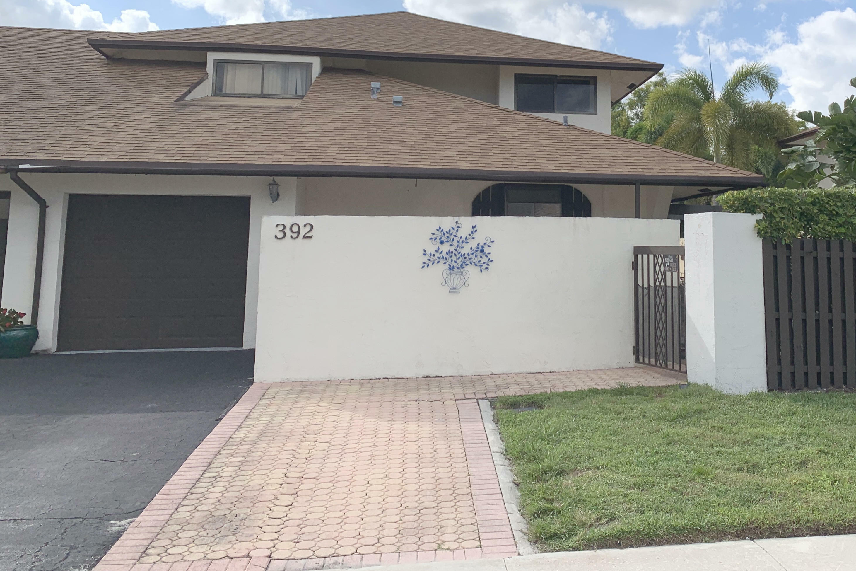 Property Photo: 392 SW 29th Avenue FL 33445