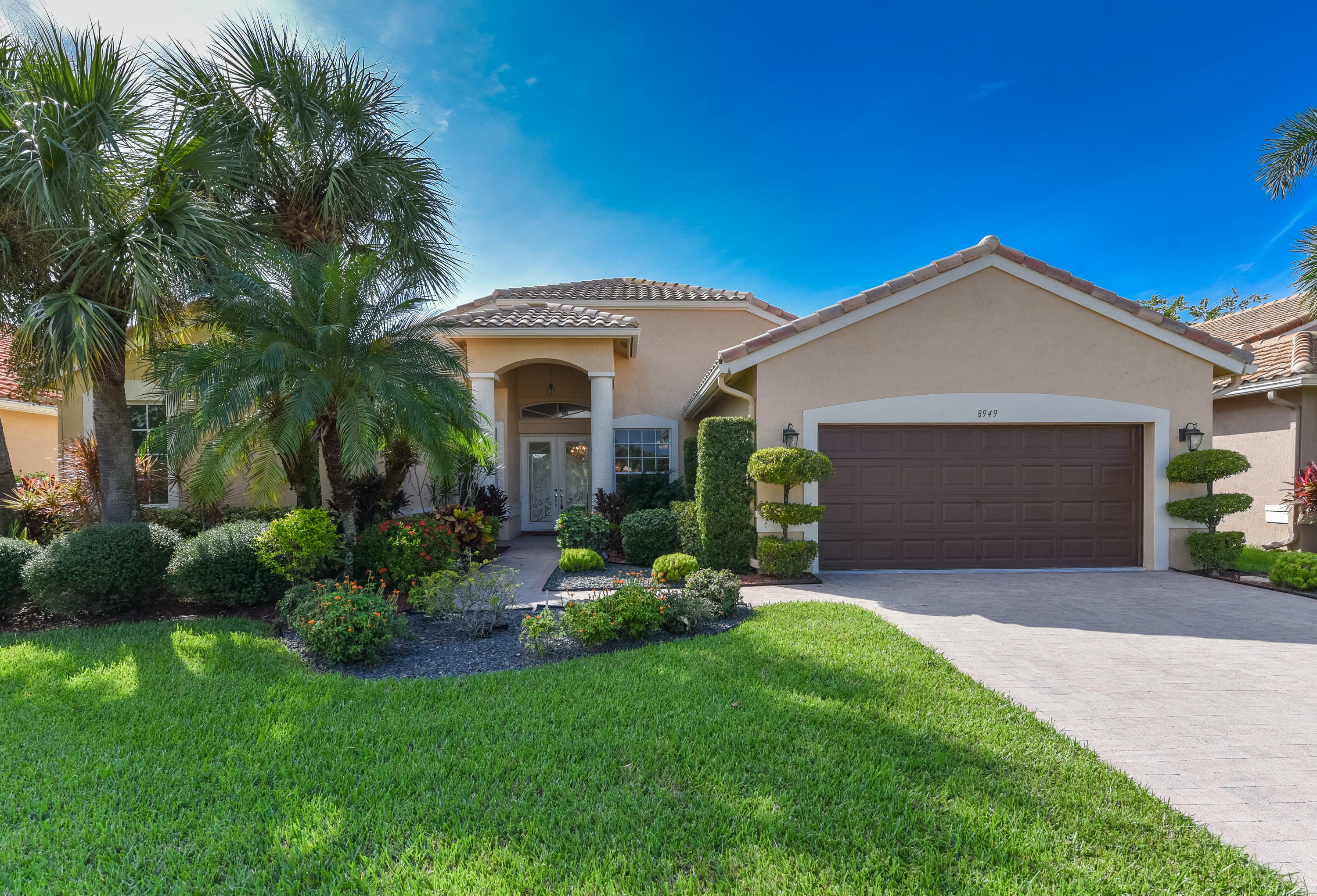 Property Photo:  8949 Diamonte Drive  FL 33472 