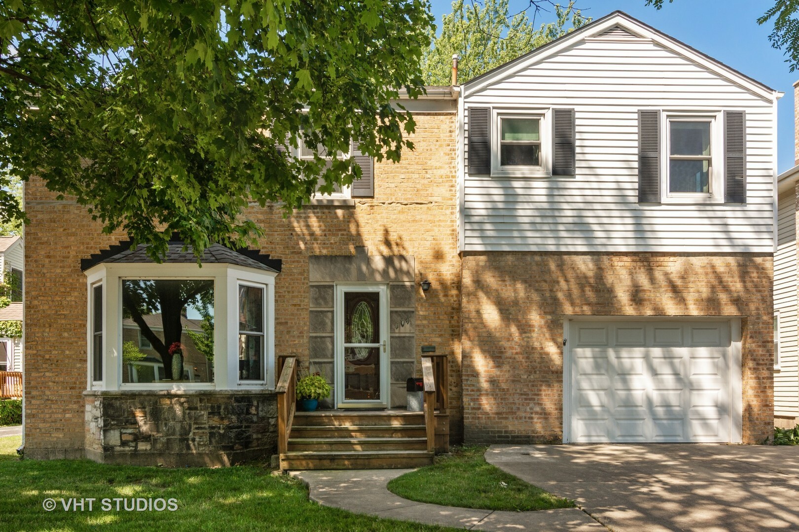 Property Photo: 104 South Elmhurst Avenue IL 60056