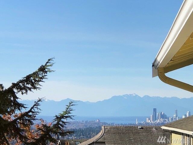 Property Photo: 14004 SE 46th Street WA 98006