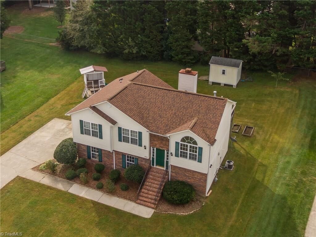 Property Photo: 3914 Waldon Court NC 27265