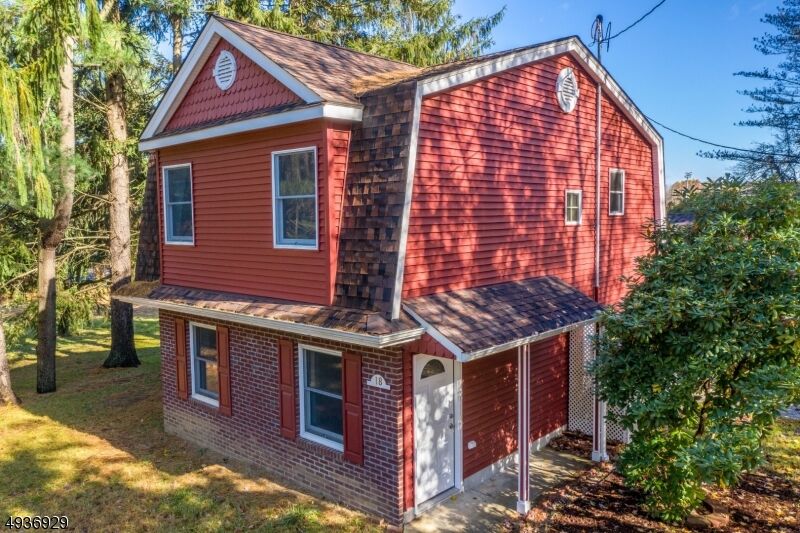 Property Photo: 18 S Four Bridges Rd NJ 07930
