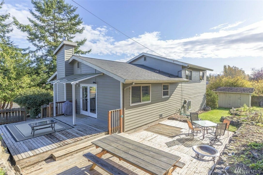 Property Photo:  3029 San Juan Ave  WA 98368 