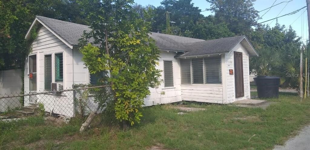 Property Photo:  917 Queen Street N  FL 33713 